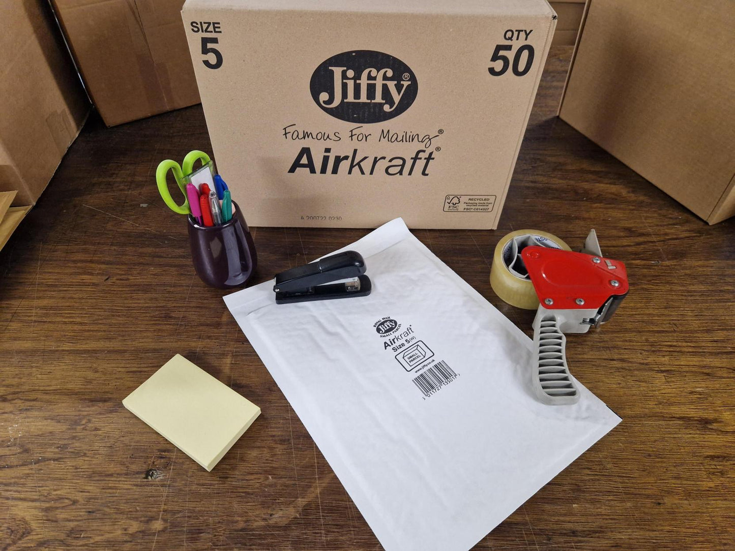 Box of white Jiffy Airkraft JL5 from Jiffy Envelopes